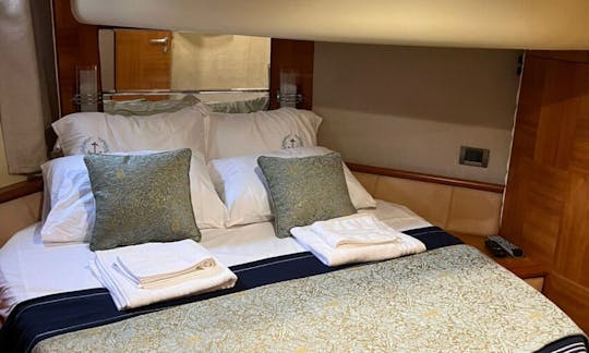 トルコのボドルムでのチャーターモーターヨット Azimut 50 レンタル