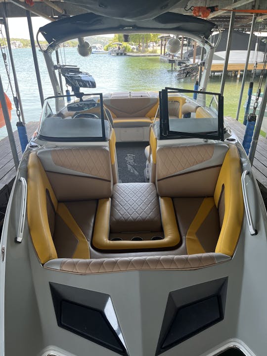 Wake Surf ou faça um cruzeiro para o melhor dia no lago!