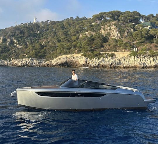 Location bateau à Cannes · Cranchi E26 (2022)
