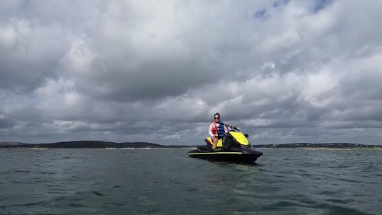 Livingston-Jetski e tubos em seu lago favorito  