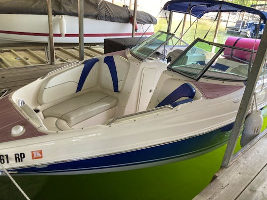 27' Rinker Bowrider | Includes tube, ski's and lily pad