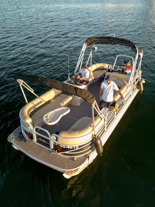 Beautiful Suntracker Party Barge for Cartagena Bay, Bolívar