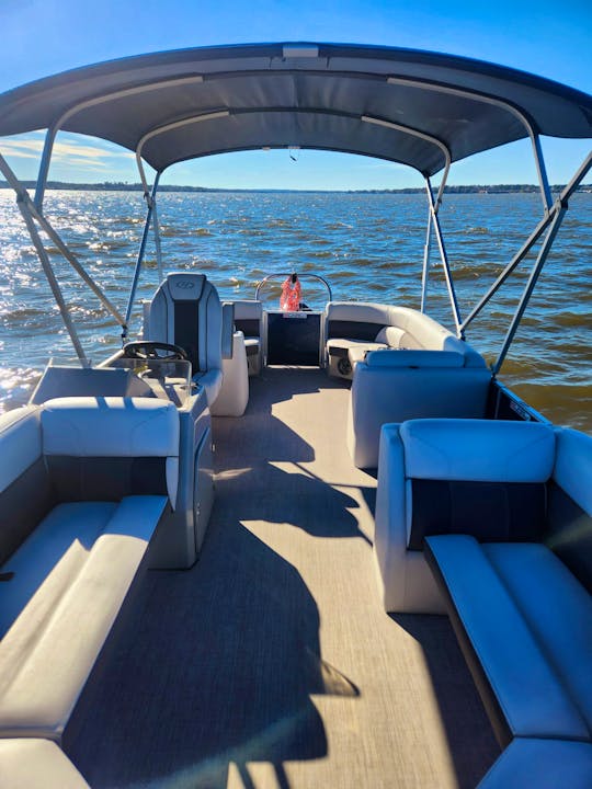 Harris Tritoon for 13 people on Lake Conroe in Montgomery Texas