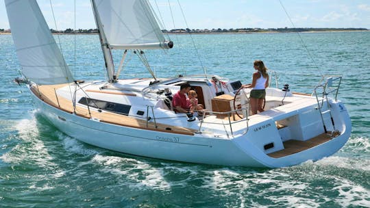 Weekly Captained Charter the Oceanis 37 Sailboat 
