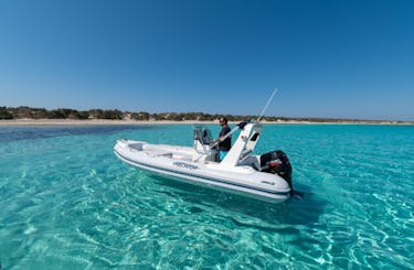 Alquila un Predator RIB con patrón en Creta, Grecia