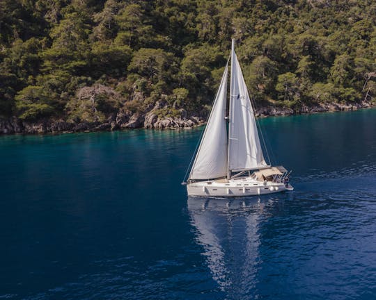 BAVARIA 45 SAILING BOAT WITH CAPACITY FOR 4 PEOPLE ​