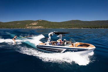 Barco de wakesurf náutico para alugar em Lake Tahoe - 4 horas