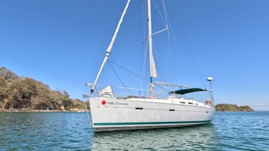 SAILING THE GULF OF NICOYA ON A LUXURY 37" YACHT