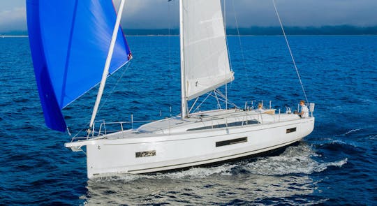 PANELES SOLARES BENETEAU OCEANIS 40.1, INODOROS EL/ALTAVOCES DE CUBIERTA