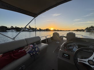 New Fun Pontoon for a Family ride on Ft Lauderdale and Miami Waters