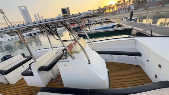 Profitez d'une croisière à Abu Dhabi sur un bateau de croisière de 36 pieds 