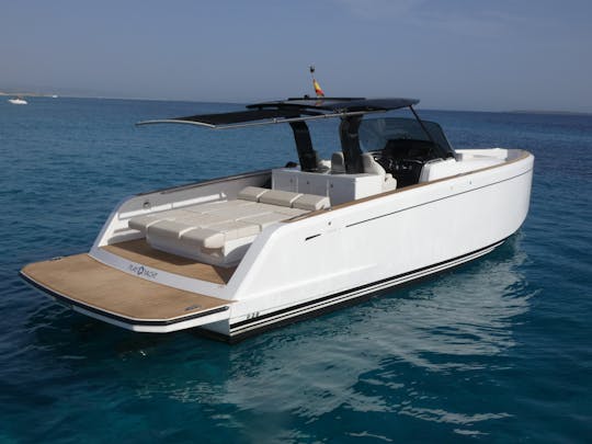 PlayYacht Pardo 38 Motor Yacht Rental in Eivissa, Illes Balears