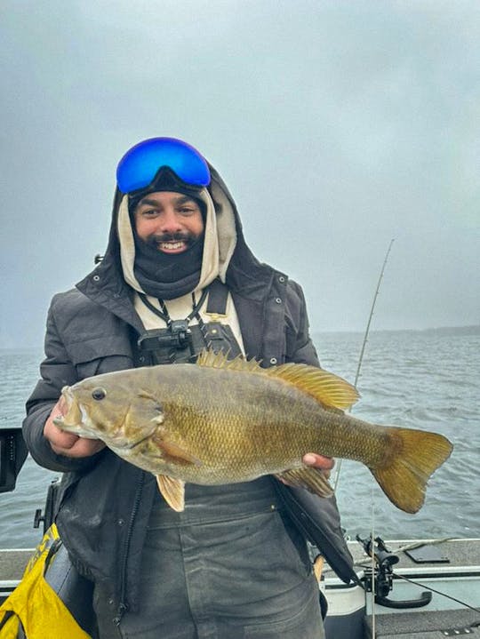 Lake Simcoe Fishing Charter - 18ft Alumacraft Dominator 