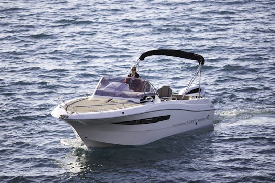Rent a boat Atlantic suncruiser 690