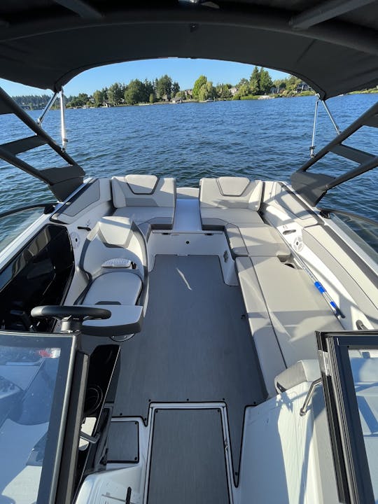 Brand New AR220 - Gas/Captain Included. Lake Washington and Surrounding areas.