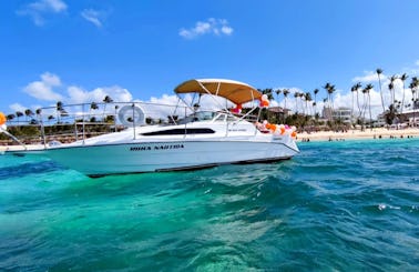 Private yacht in Bavaro Punta Cana. Snorkeling and pool natural.