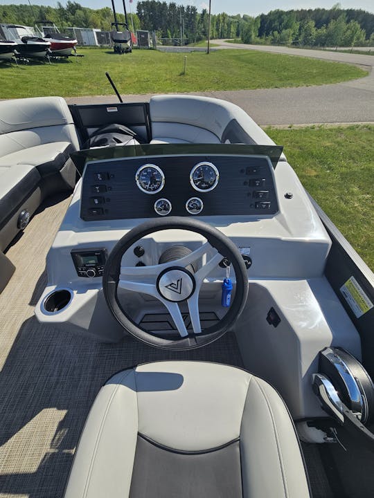 Navegue com estilo: alugue o Viaggio Lago 2022 para aventuras inesquecíveis! 