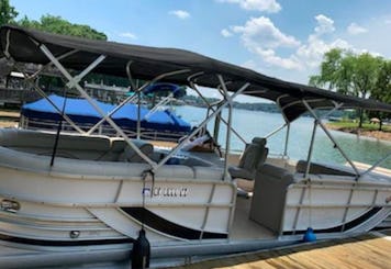 2006 Alquiler de barco Southbay Pontoon de 25 pies en el lago Norman