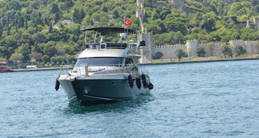 Une expérience inoubliable en yacht au coucher du soleil sur le Bosphore