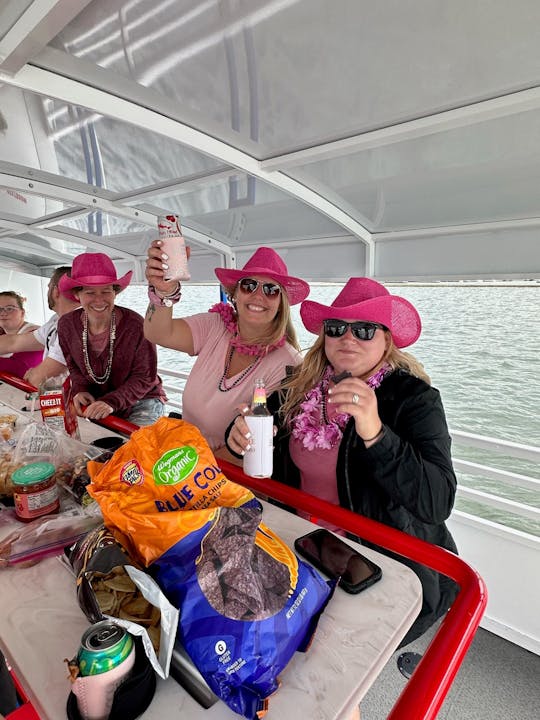 O melhor barco de festa do Lago Champlain para até 20 passageiros!