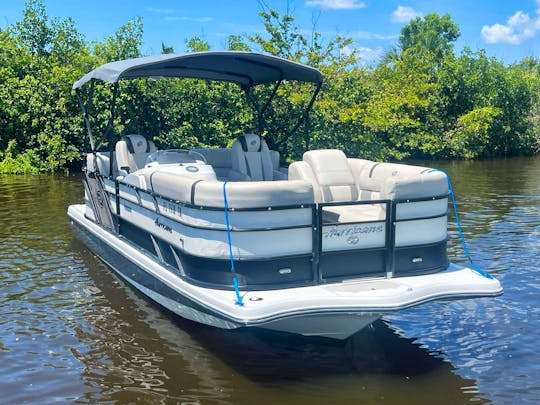 Hurricane FunDeck (2022) 243 w/ 150 HP Yamaha, Tow Bar in Cape Coral