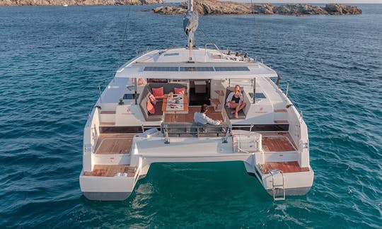 Luxury Catamaran Fountaine Pajot Isla 40