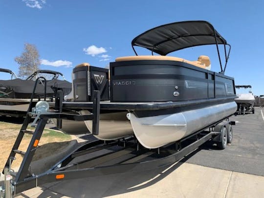Tritoon Boat • Alquiler en el agua en Boyd Lake o para llevar