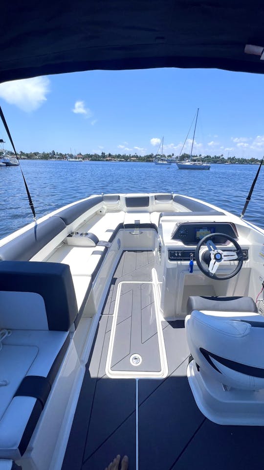 Beautiful New 20’ Bayliner Deck Boat for up to 9 in Dania Beach, Florida