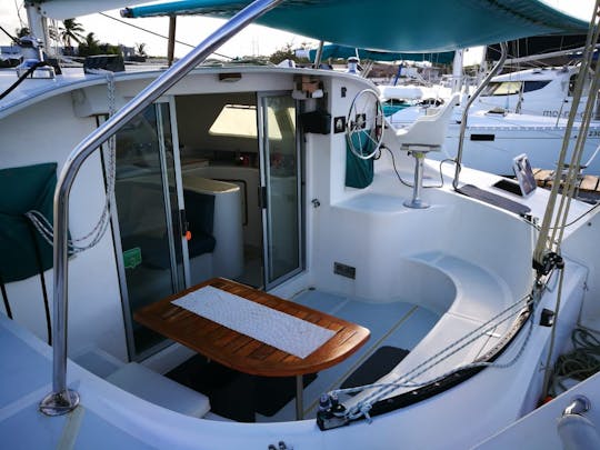 Charter 35' Cruising Catamaran In Cancun, Mexico