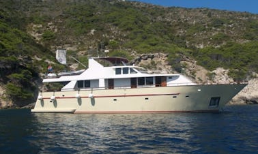 Charter Luxury Yacht for 12 passengers in Split, Croatia