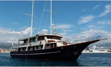 Charter 108' Luxury Luna Gulet in Split
