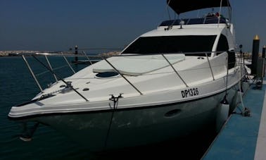 Alquiler de yate a motor de lujo Gulf Craft de 48 pies en Dubái, Emiratos Árabes Unidos