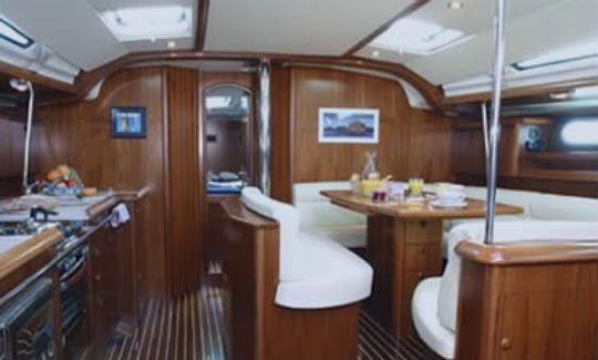 Iate à vela de luxo Charter Sun Odyssey 49