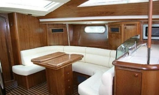 Iate à vela de luxo Charter Sun Odyssey 49