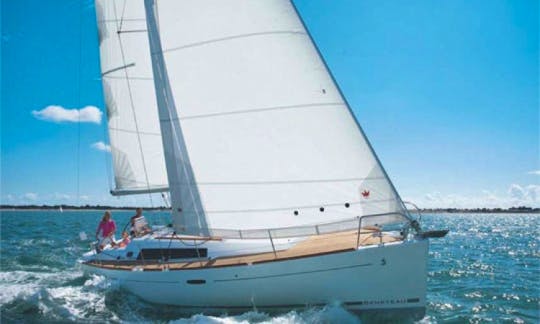 Charter Oceanis 37 Sailing Yacht in Italy
