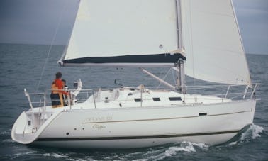 Alquiler de veleros Oceanis 323 en Italia