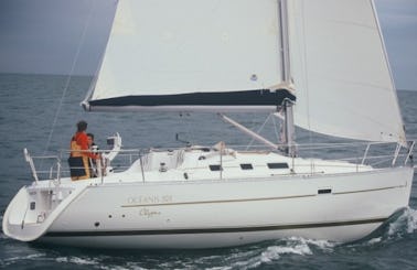 Oceanis 323 Sailboat Charter in Italy