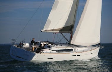 Boat Charter Oceanix Jeanneau 439 in Tuscany