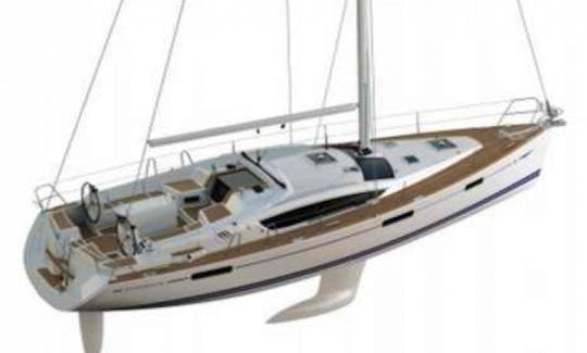 Tuscany Boat Charter Sun Odissey 42 Deak Salon