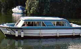 Book an Amazing 4 Berth Canal Boat on River Thames, UK
