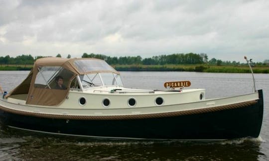 Giessensloep 850 Motor Yacht Rental in Terherne