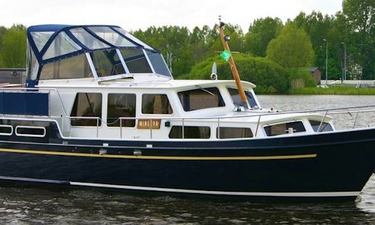 Pikmeer 1100 Motor Yacht Rental in Terherne