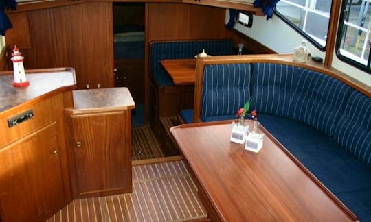 Charter a Luxurious Vacance 1200 Houseboat in Terherne, Netherlands