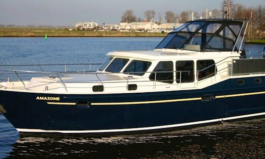 Charter a Luxurious Vacance 1200 Houseboat in Terherne, Netherlands