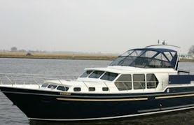 Charter Valk-Content 1300 Houseboat in Terherne, Netherlands