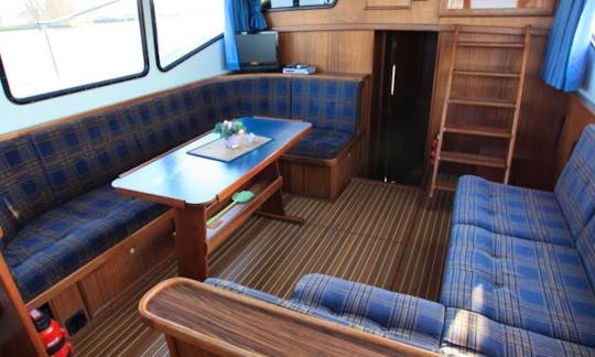 Charter a Vacance 1300 Houseboat in Friesland, Netherlands