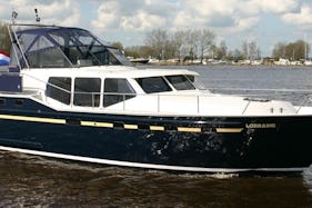Charter a Vacance 1300 Houseboat in Friesland, Netherlands