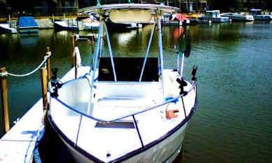 22' Angler Fishing Charter in Oak Harbor