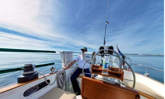 41ft Sailing Crusing Monohull Charter on ''White Lake'' Michigan, USA.