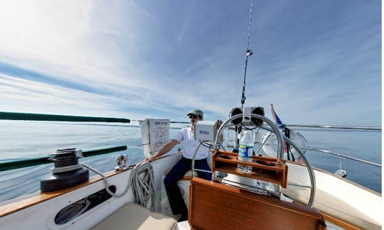 41ft Sailing Crusing Monohull Charter on ''White Lake'' Michigan, USA.